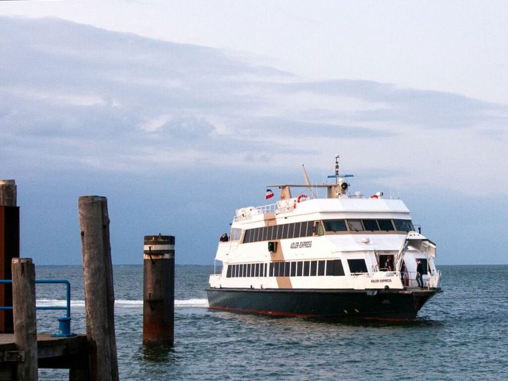 Adler Fähre nach Hallig Hooge